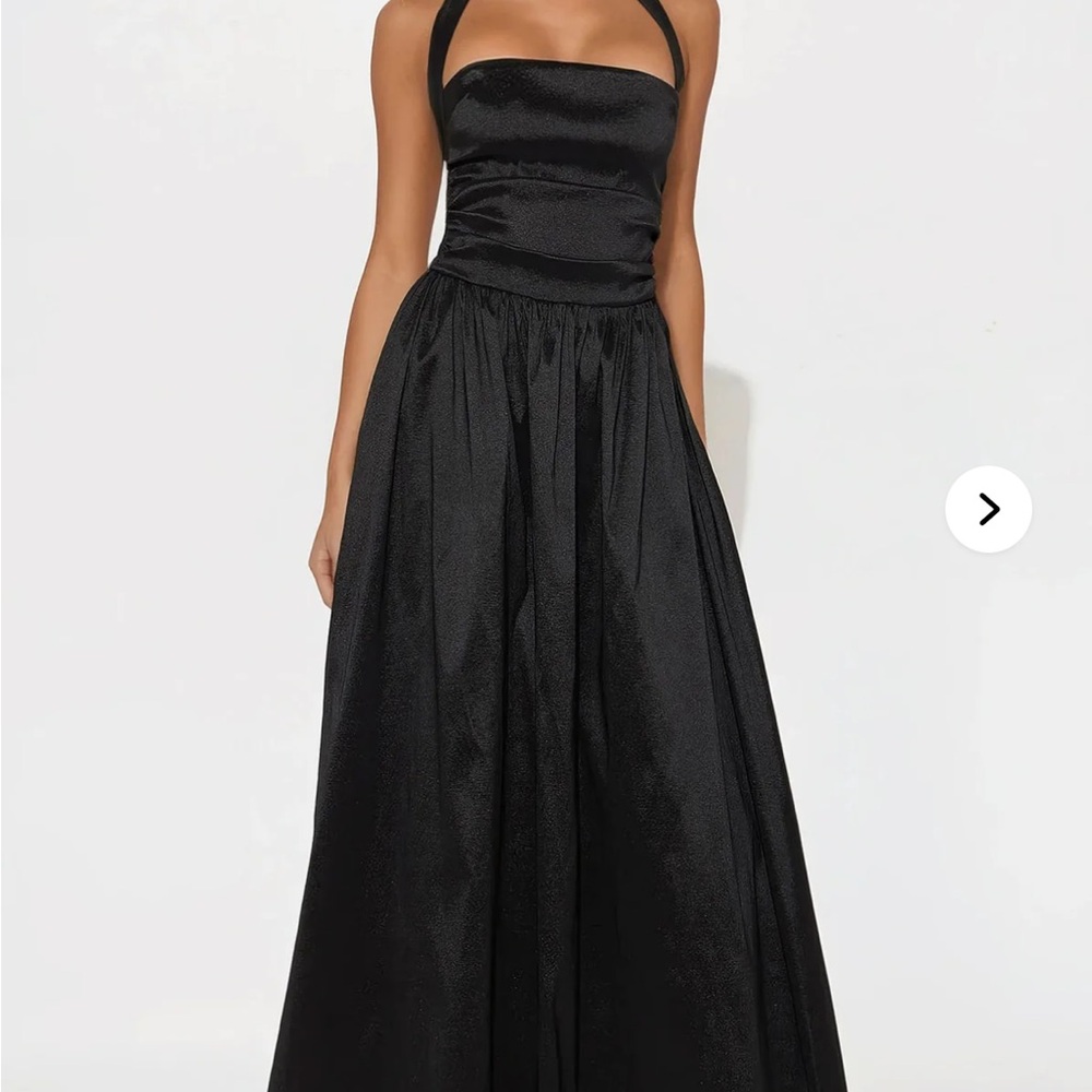 NWOT Elegant Layla A Line Halter Maxi Dress - Black Black Halter Maxi Dress